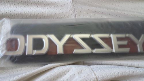 Genuine factory 1999-2004 honda odyssey rear emblem &#034;odyssey&#034; 75722-s0x-a00