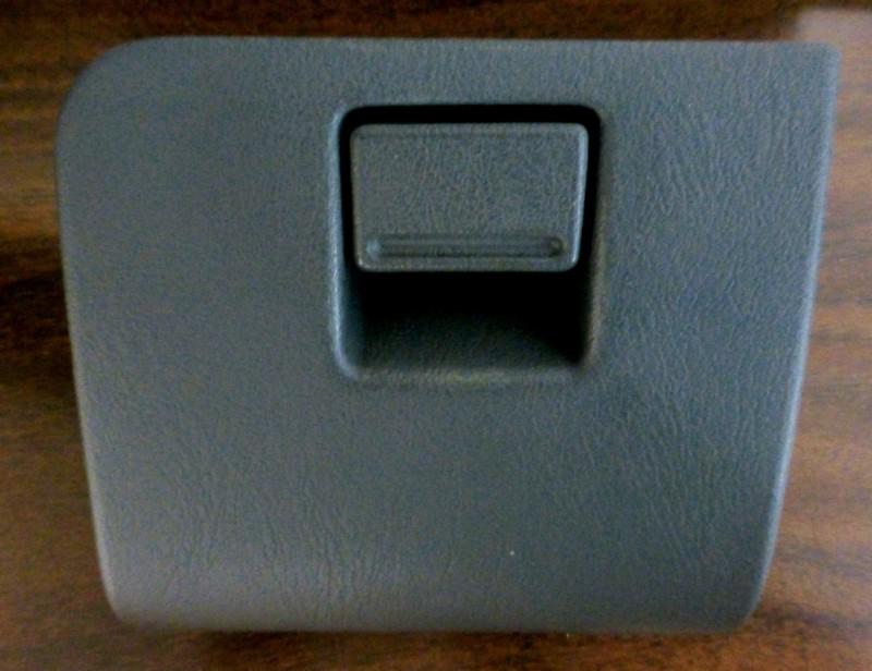 92 93 94 95 96 toyota camry dash fuse box cover/ coin tray  grey