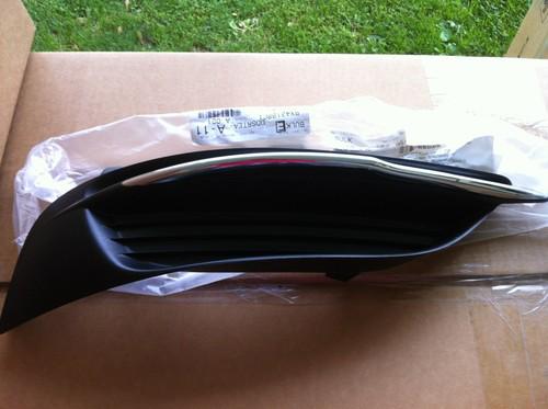 Chrysler 200 fog light cover