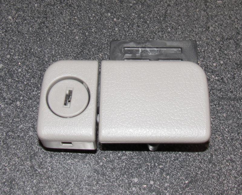 00-06 mazda mpv glove box door latch handle lock no key grey