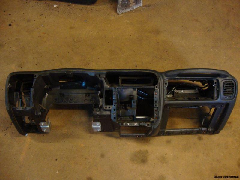 98 99 00 01 02 03 004 gmc jimmy complete front dash 4.3l 4x4 oem