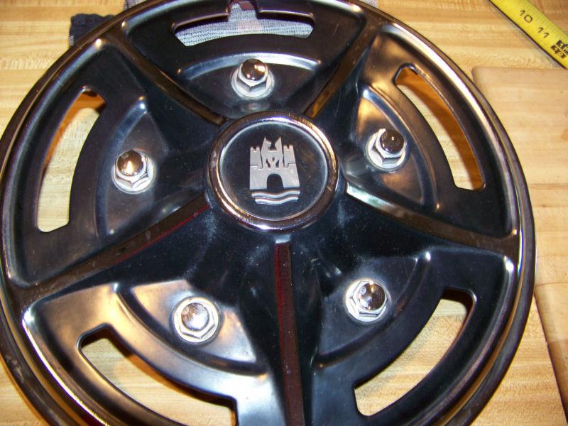Vintage nos condition vw/porsche hubcap 14" great deco piece