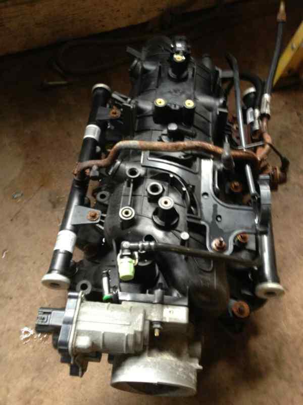 6.0 chevy intake / plenum  with injectors  fuel rails  & throttle body