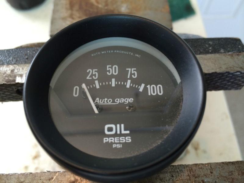 Autometer 2360 oil pressure gauge, 0-100 psi, 2 1/16 in., analog