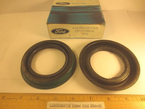 2 pcs in 1 ford box 1973/79 f100/500 truck &#034;seal&#034; retainer (grease) front hub