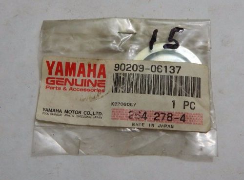 Genuine yamaha oem washer - 90209-06137 - nos new nip                     ref 15