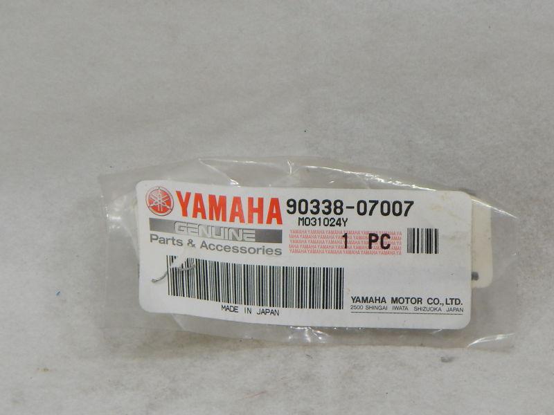 Yamaha 90338-07007 plug *new