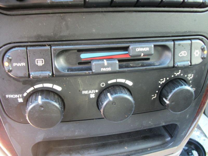 2001-2002 town country 3-zone heater-ac temp control. oem.