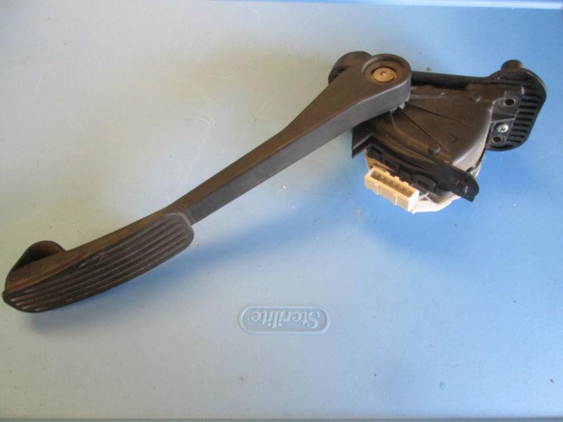 Volvo s60  gas pedal accelerator 9496821  2001 2002 2003 2004