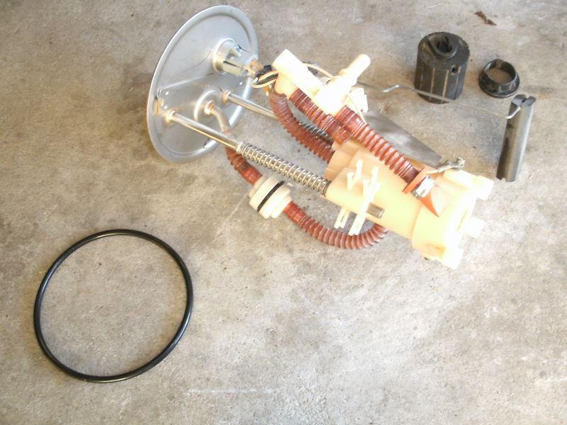 Fuel pump assembly 2005 ford mustang