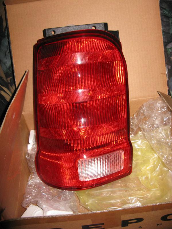 Drivers side tail light ford explorer 2001
