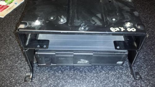 1998-1999-2000-2001-2002 jaguar xk8 cd changer with cd cartridge and bracket