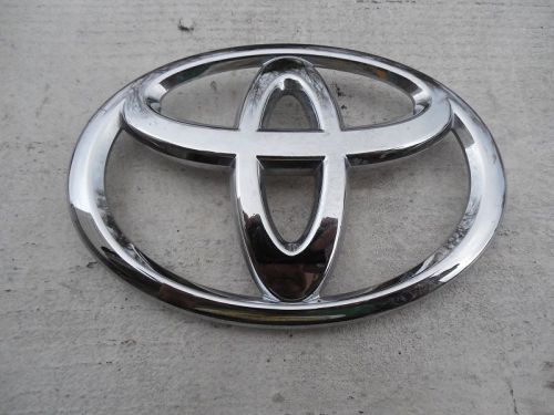 2007-2013 toyota tundra and sequoia front grille emblem  75311 - 0c030