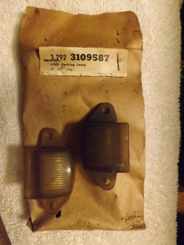 Auto parts - 2pc nos 1942 nash parking light lens, all models exc deluxe 3109587