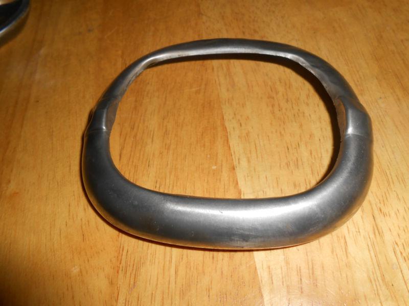 Vintage decorative metal ring for light housiing