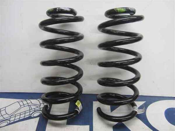 07-11 escalade yukon pair of front factory coil springs