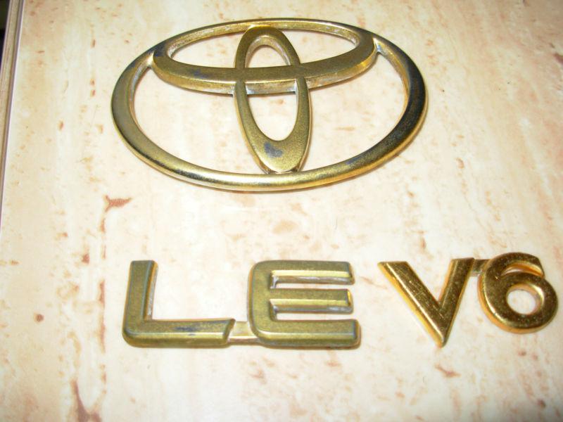 Toyota es v6 3 piece plastic gold color emblem badge decal logo symbol 