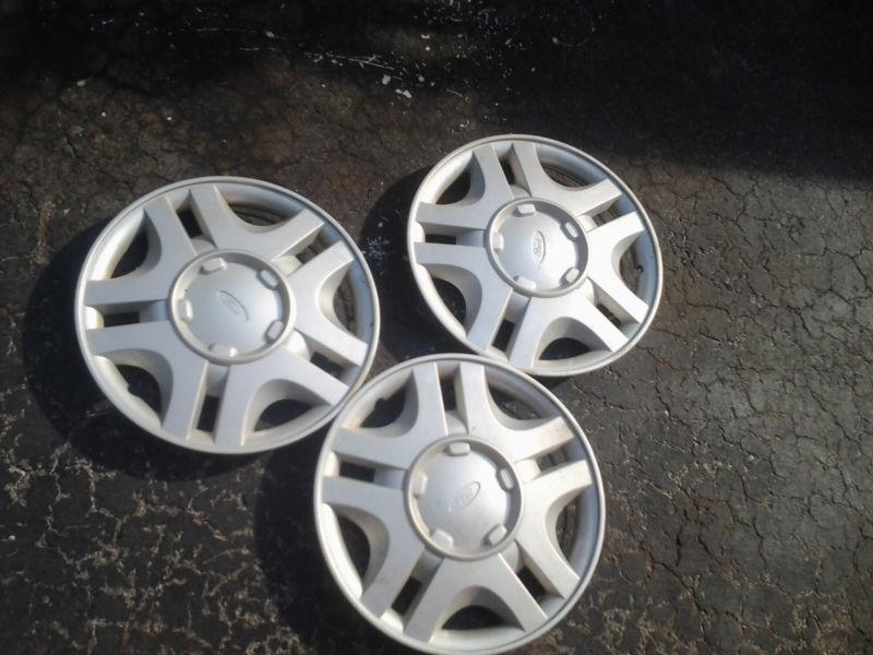 Ford taurus hubcap p/n: xf22-1130-ac