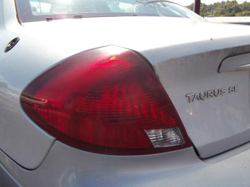 2000-2003 ford taurus sedan left tail light assembly