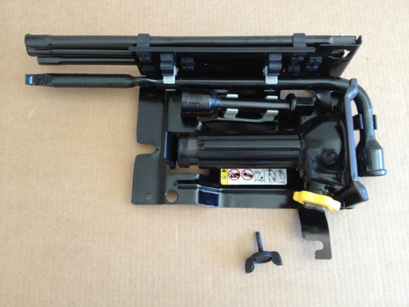 2004-2012 dodge ram 3500 dually  jack and tool kit in excellent condition