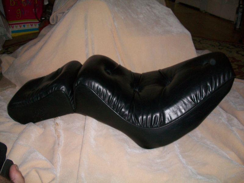 Harley davidson softail 1986-1999 pillow seat nos!!