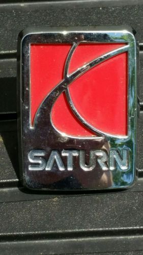 1997-2002 saturn s series front bumper emblem 21110182