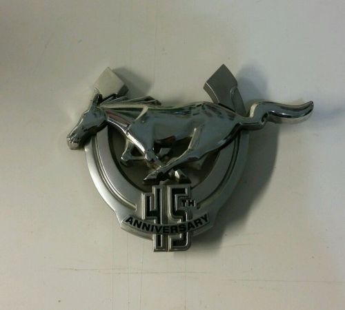 Nos oem ford 2009 mustang 45th anniversary edition fender emblem ornament trim