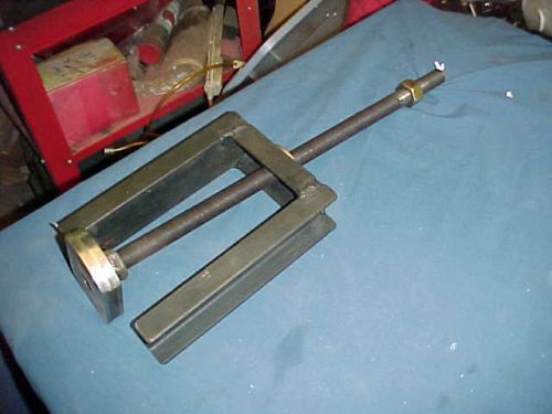 Automotive or tractor cylinder crank in sleeve puller
