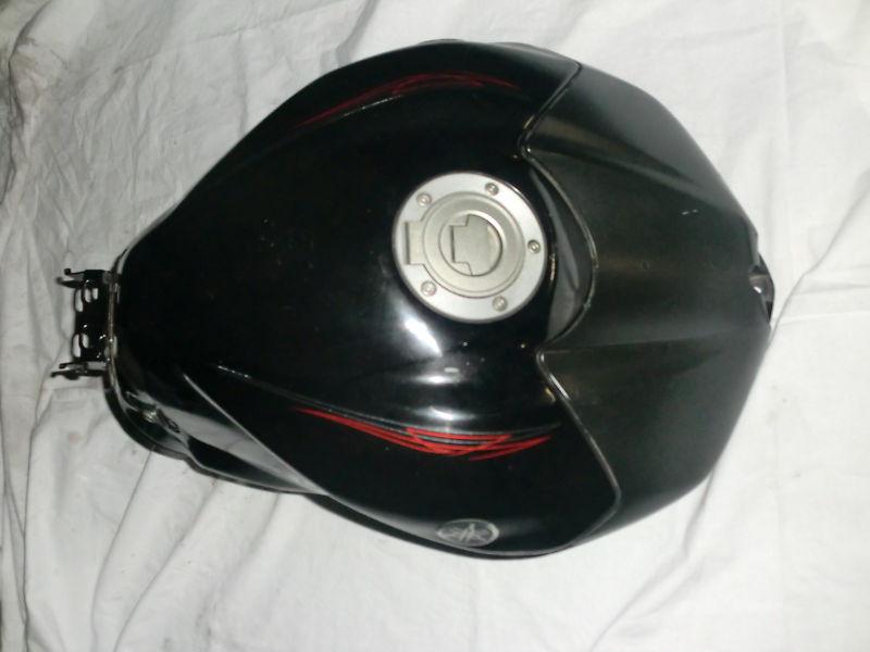 Yamaha r1  gas tank  2004 - 2006 