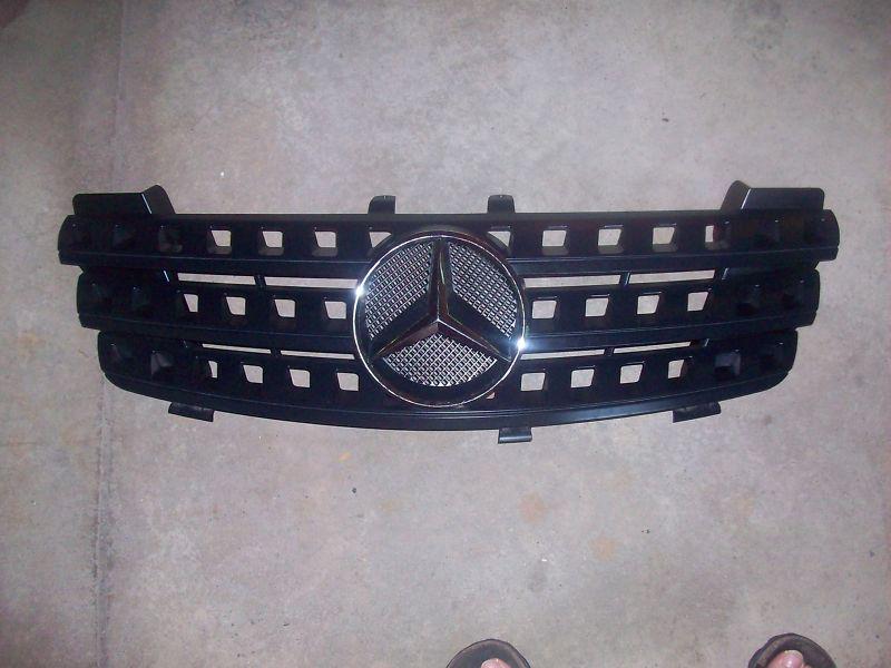 Mercedes-benz black radiator grill '03 or '04 (2003-2004)