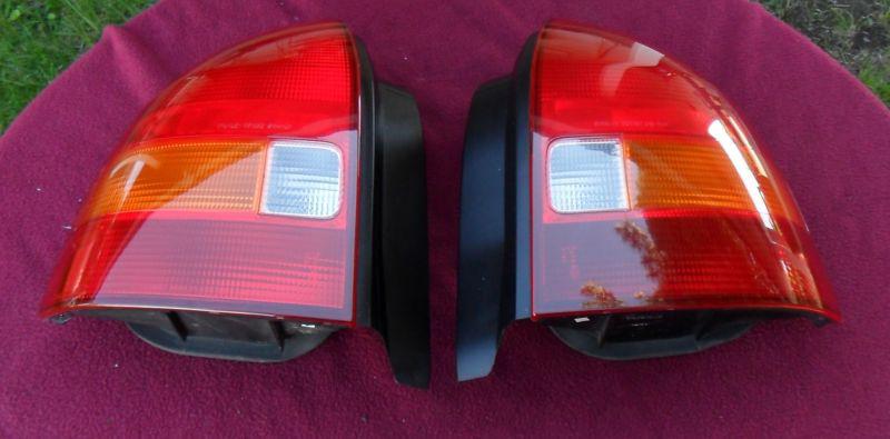 96-97-98-99-2000 honda civic hatchback stock tail lights very nice