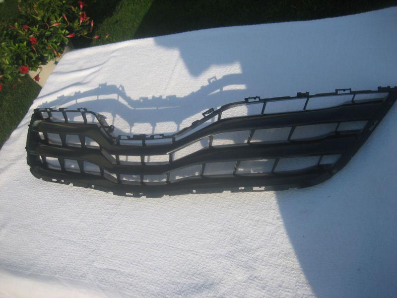 2010-11 toyota camry replacement grill (new)