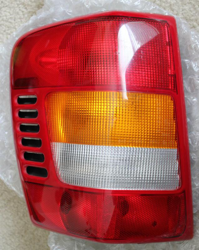 99-04 jeep grand cherokee rear driver side taillight