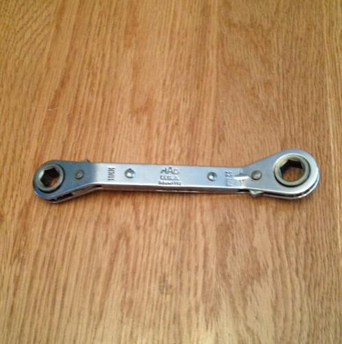 Mac tools- 11mm-12mm  offset ratcheting wrench,6 point, metric, part# rowm1112