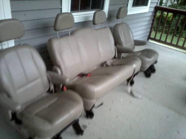 1999 ford winstar rear leather seats 1 bench seat and 2 buckett seats rear