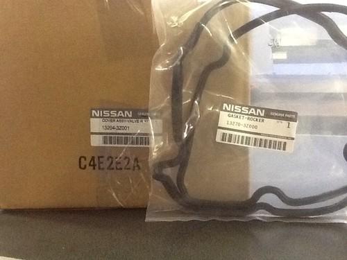 2002-06 oem nissan altima and sentra 2.5l valve cover and gasket new in box!!!!