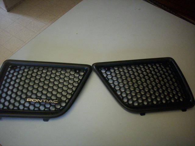 1992-1995 pontiac grand am left and right grille inserts