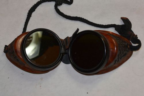 Vintage goggles/sunglasses with removable green lenses! plastic/metal/leather!
