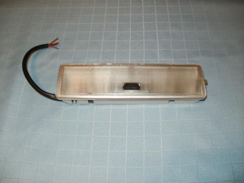 92 93 94 95 bmw 525it 530it e34 touring wagon rear courtesy/dome light assembly 