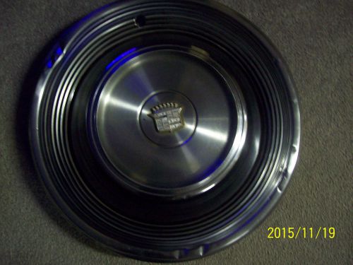 Vintage oem 1960&#039;s 1970&#039;s cadillac hubcap -