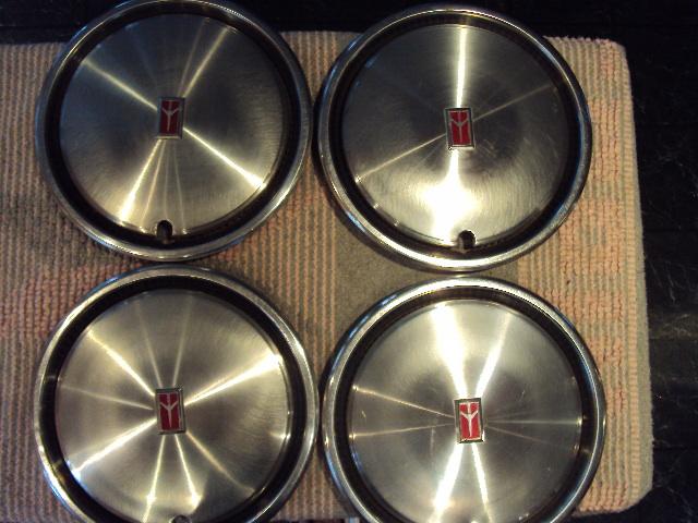 Set of 4 vintage olds 14" hub caps ri-65742 from late 70's or 80's