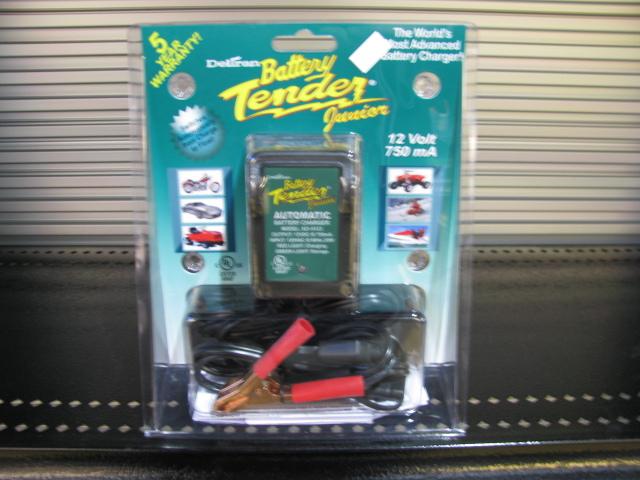 Deltran battery tender junior 12 volt charger/maintainer 212102