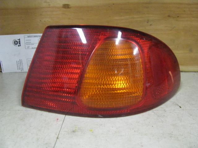Tail light corolla 98 99 00 01 02 quarter mounted right 329105