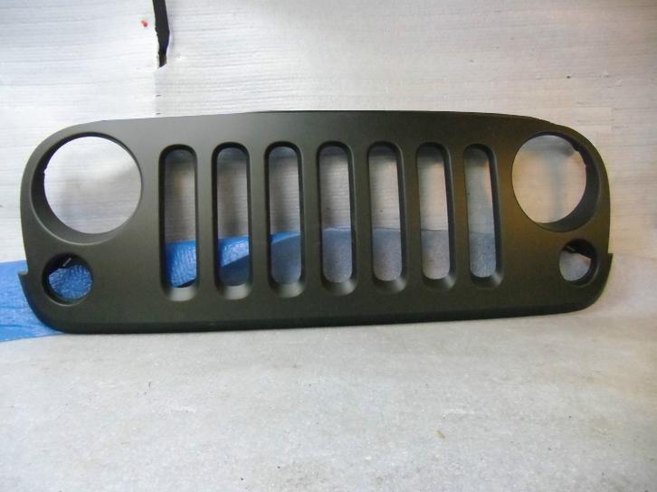 Original jeep wrangler 07 - 12 grill grille  " primed" ready to paint used oem 