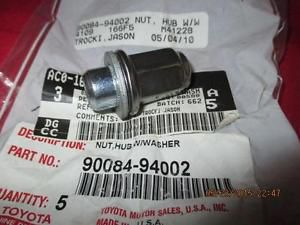 Toyota hub nut w/ washer nos 90084-94002