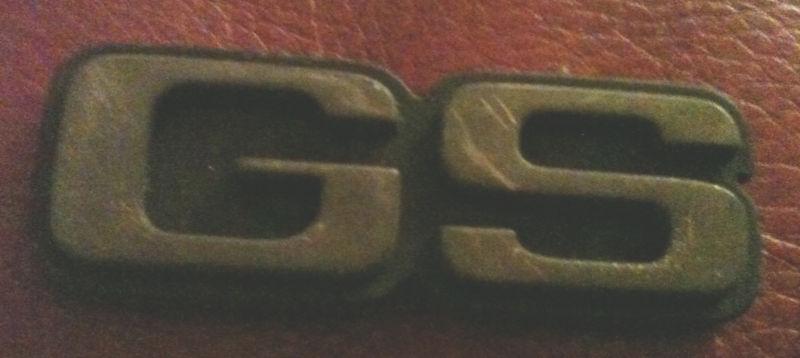 Vintage gs auto / car / truck plastic emblem - as is