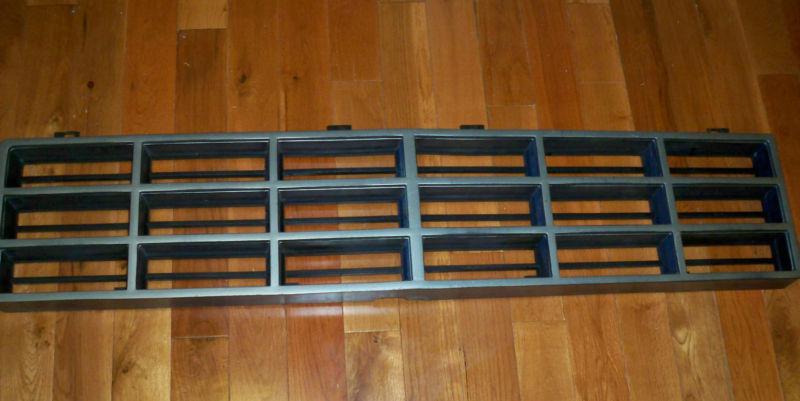 Front grille for a 1981-1989 dodge pickup