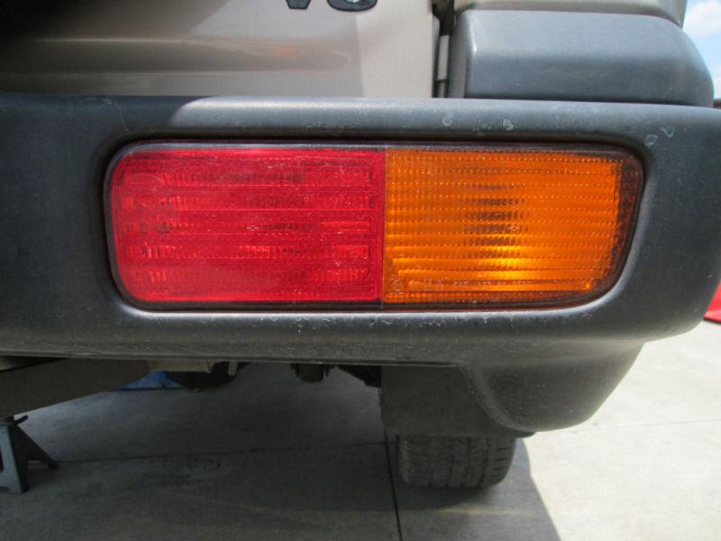 Land rover discovery right bumper light 1999-00-01-02-03-2004