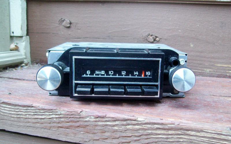 Vintage 1970's-80's gm delco push button 12v car radio