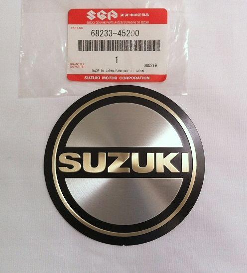 Suzuki gs1000 gs1100 (80-83) - nos lh crankcase cover emblem - super rare !!!